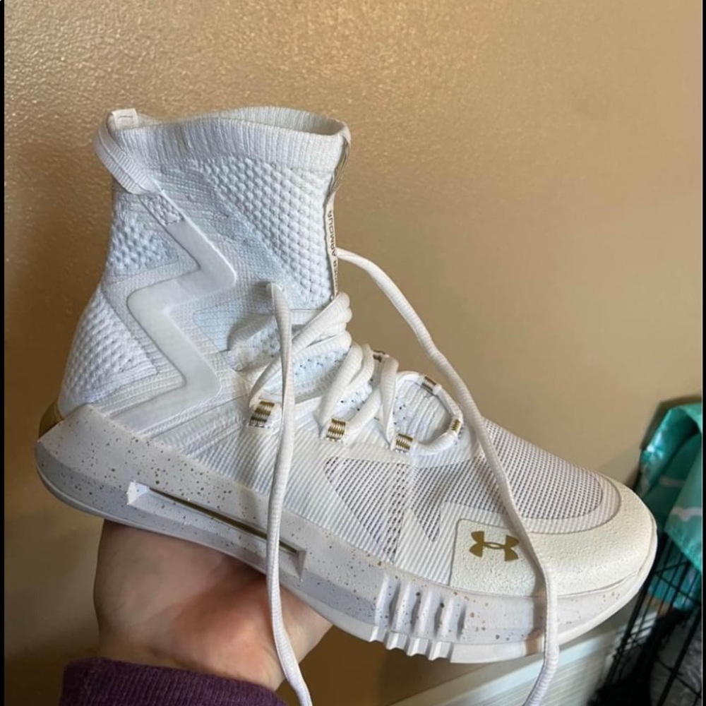 Under armor womens shoes brand new